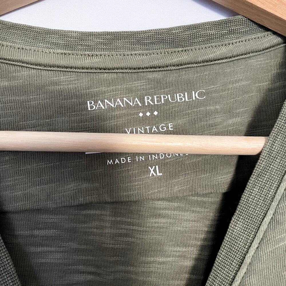 Banana Republic olive green vintage v-neck men's size XL t-shirt cotton top - Picture 3 of 6